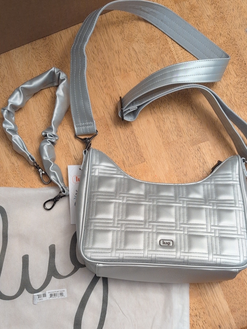 Lug Groove Silver Quilted Crossbody Bag  Shoulder Strap Satin Lux Vegan Leather - Picture 2 of 6